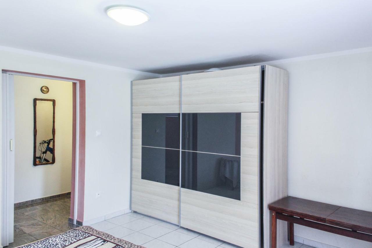 Apartman Marta Banka Eksteriør bilde