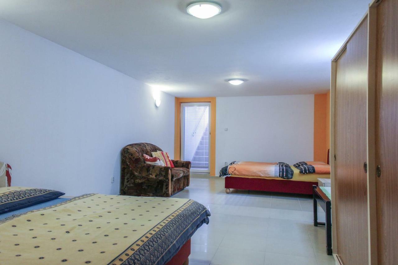 Apartman Marta Banka Eksteriør bilde